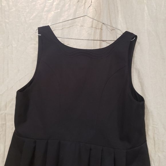 Kirstens Landhausmode Authentic Traditional Black German Dirndl - Picture 6 of 14